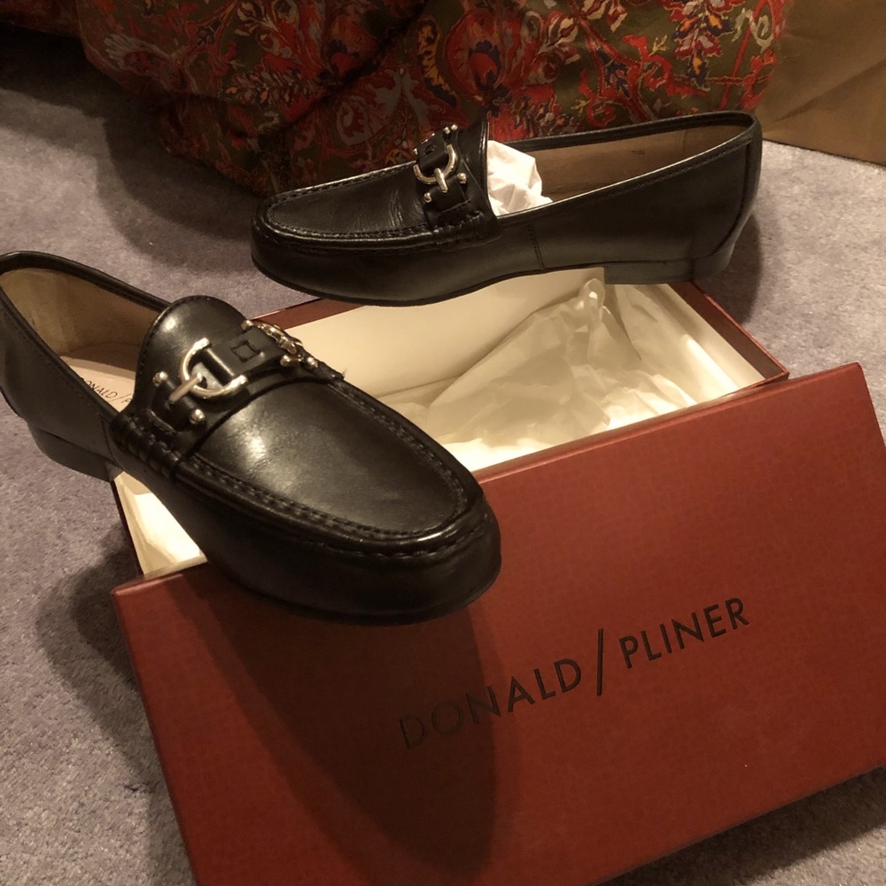 Donald Pliner never worn black loafer with silver latch